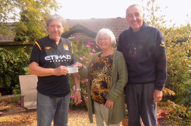 Steve Bailey (left) receives the cheque from Viv and Don Bennion